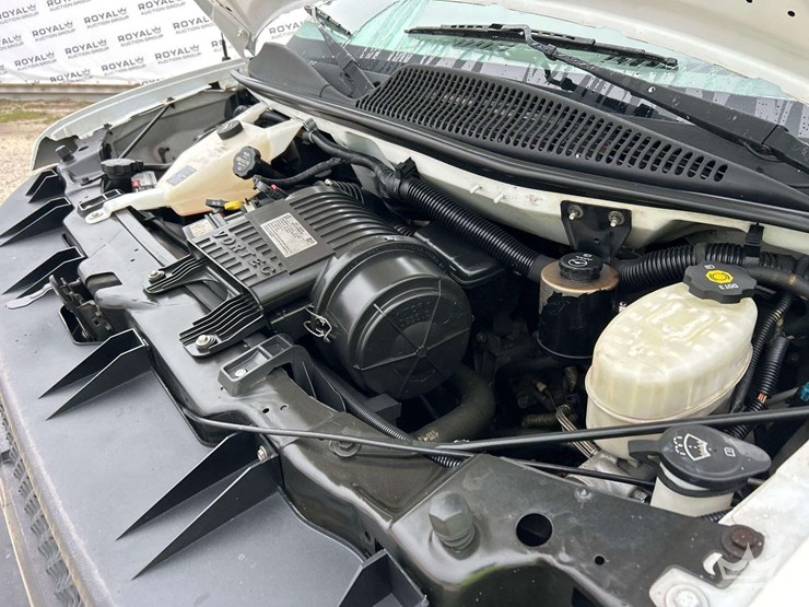 2017-chevrolet-express-3500-image-8