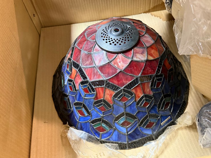 #78-•-tiffany-style-lamp-image-5