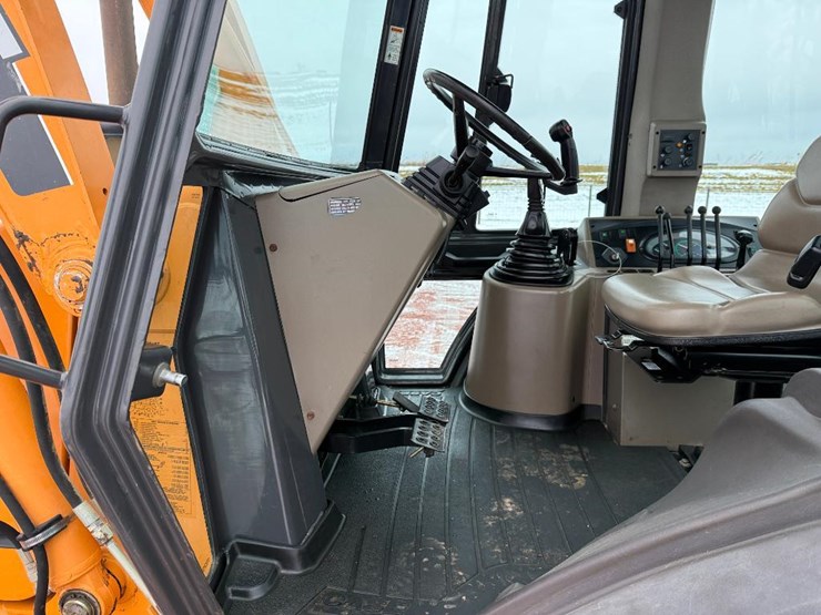 2011-case-570m-xt-image-55