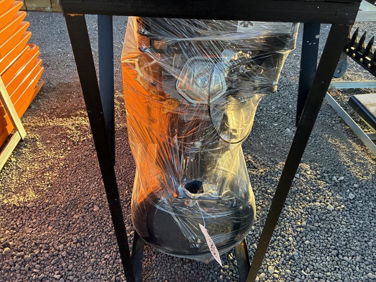 #115405-•-40-gal-2-stage-air-compressor-image-2