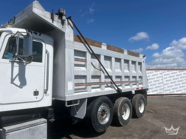 2005-peterbilt-357-image-14