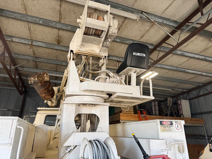 #5-•-1983-international-1724;-1734;-1754-digger-truck-image-4