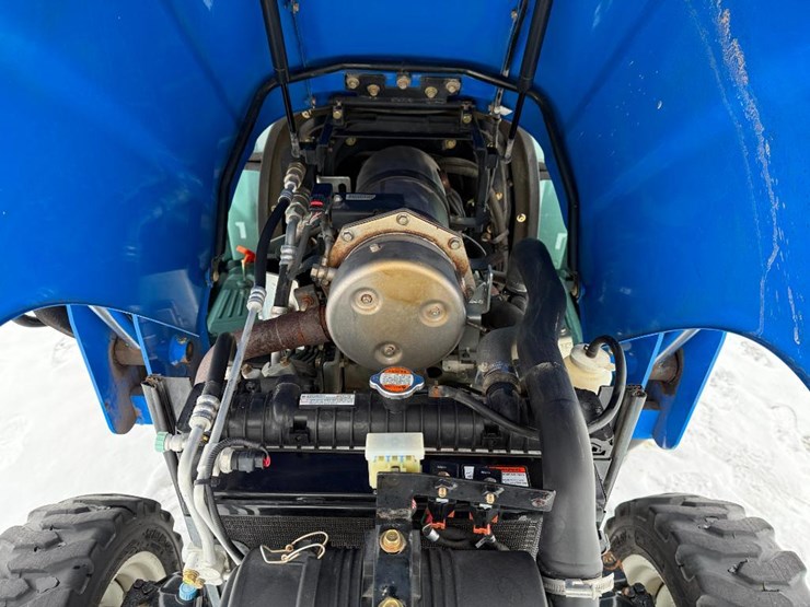 new-holland-boomer-37-image-40