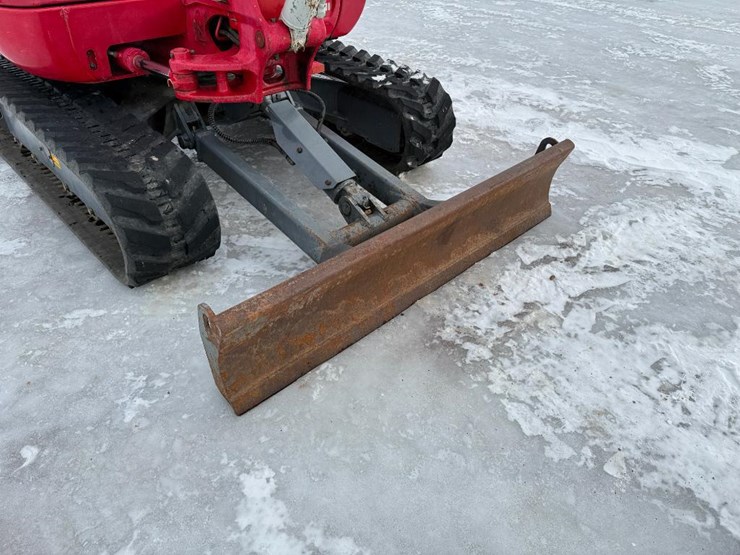 takeuchi-tb240-image-28