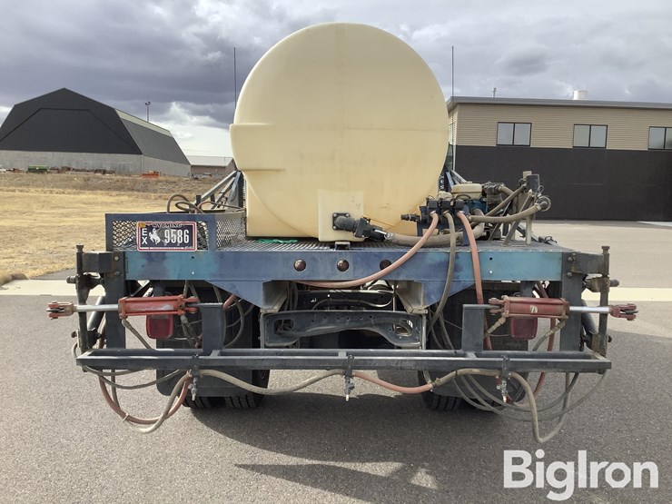 2003-freightliner-m2-106-image-6