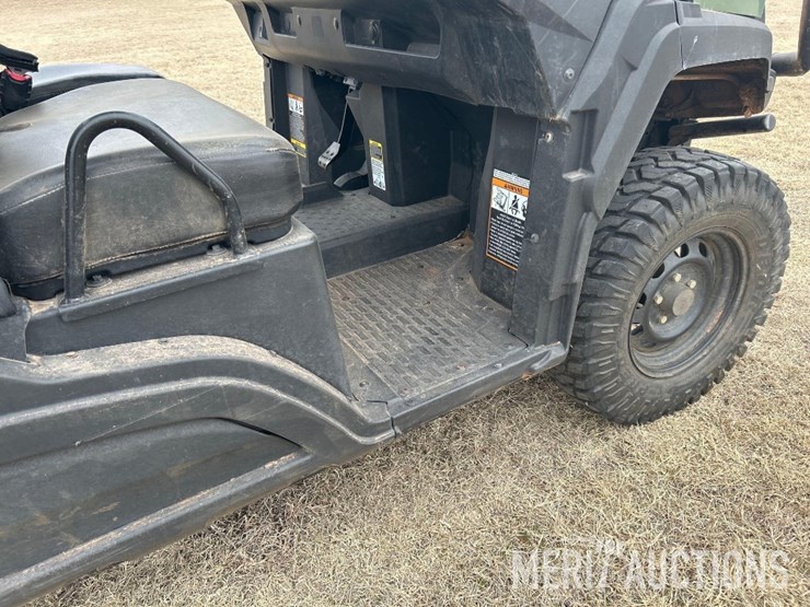 2022-john-deere-gator-image-25