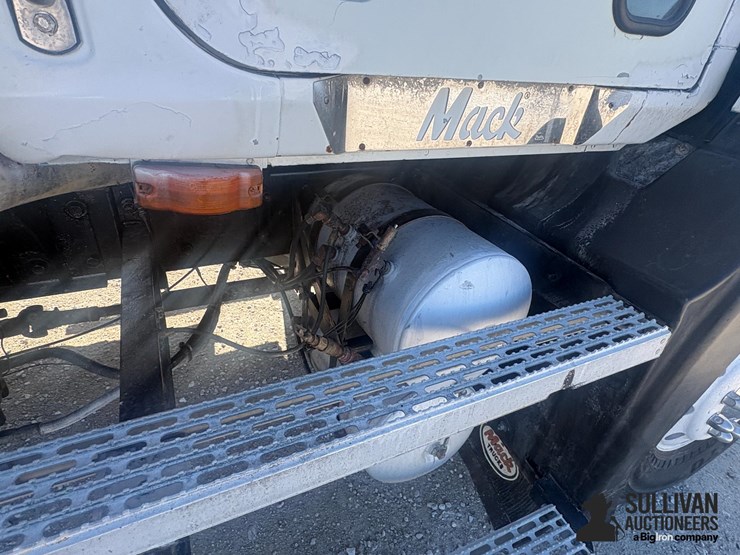 1990-mack-ch613-image-15