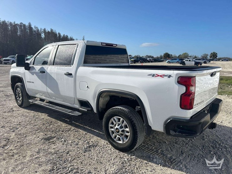 2022-chevrolet-silverado-2500-image-4