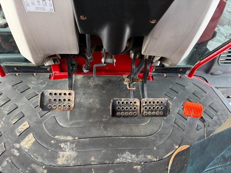 case-ih-farmall-140a-image-56