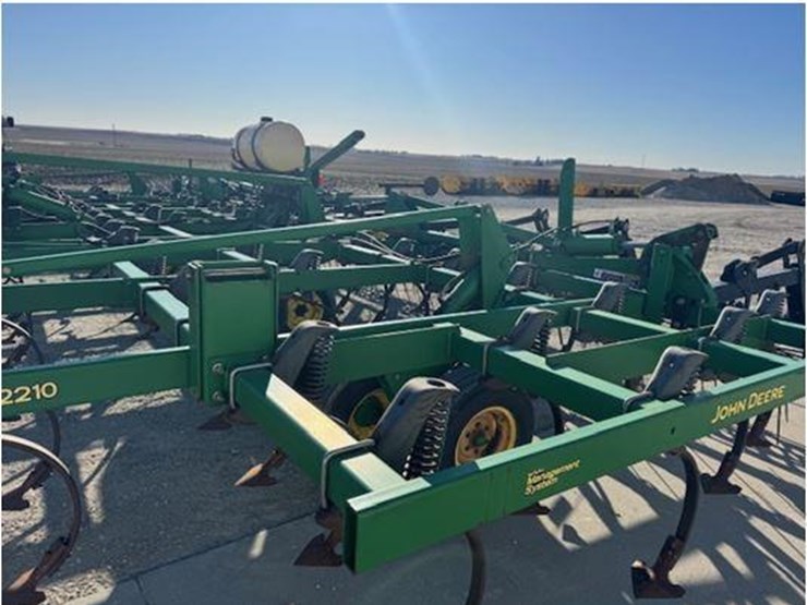 john-deere-2210-image-28