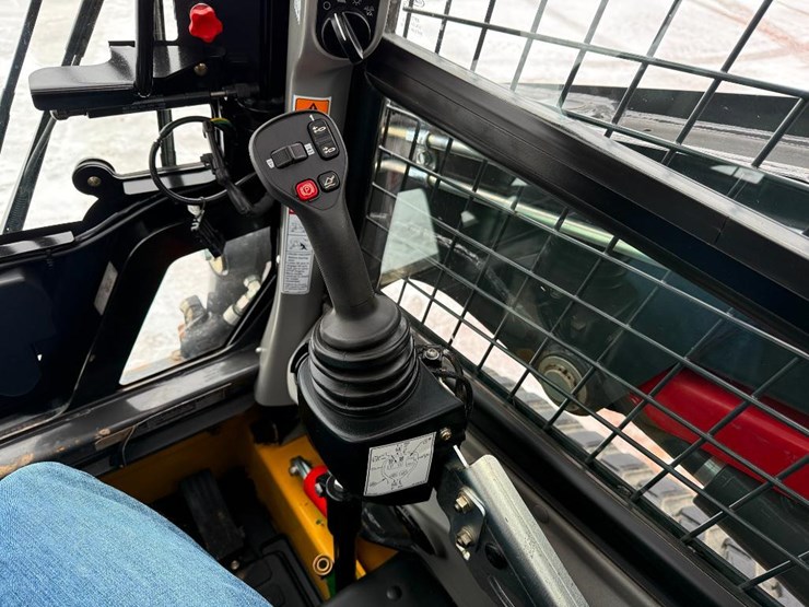 2023-new-holland-c334-image-36