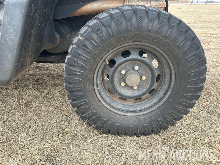 2022-john-deere-gator-image-16