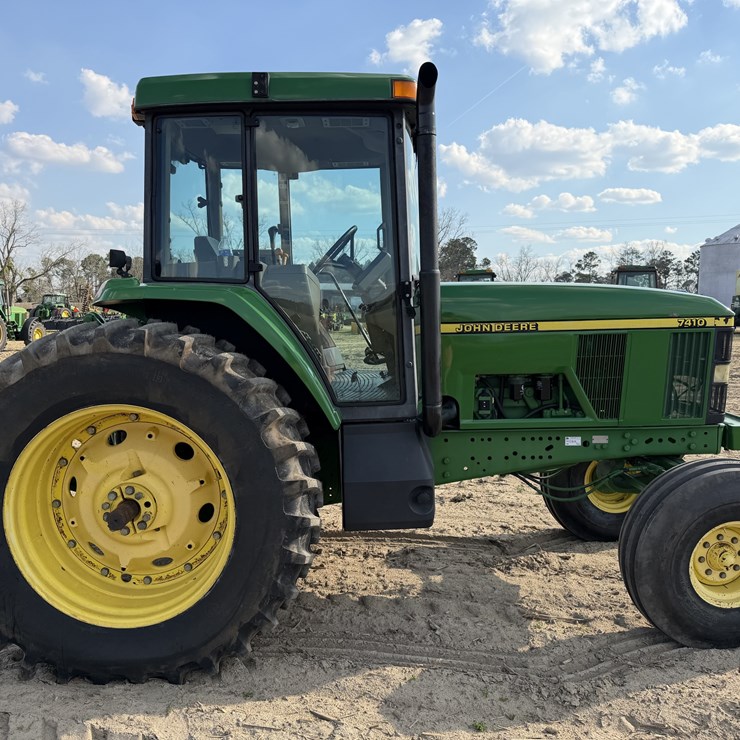 JOHN DEERE 7410