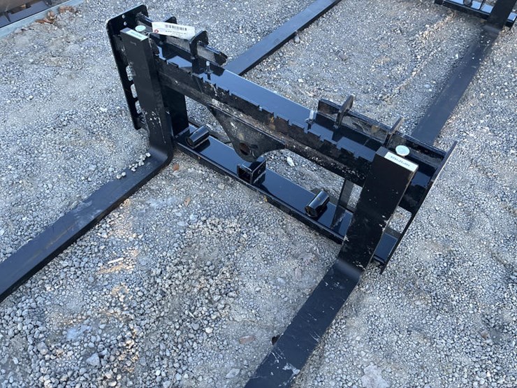 #115445-•-60"-skidsteer-mt-pallet-forks-image-2