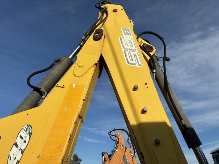 new-holland-b95-image-14