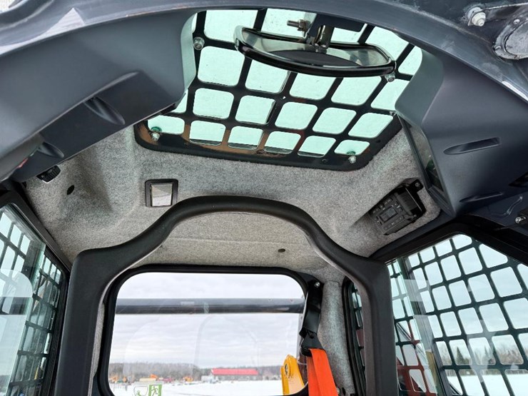 2018-deere-318g-image-28