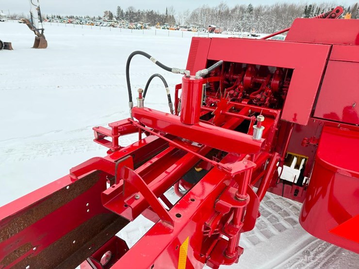 2015-new-holland-bc5070-image-25