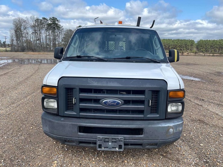 2014-ford-cargo-image-5