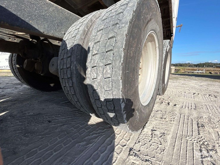 1995-peterbilt-379-image-36