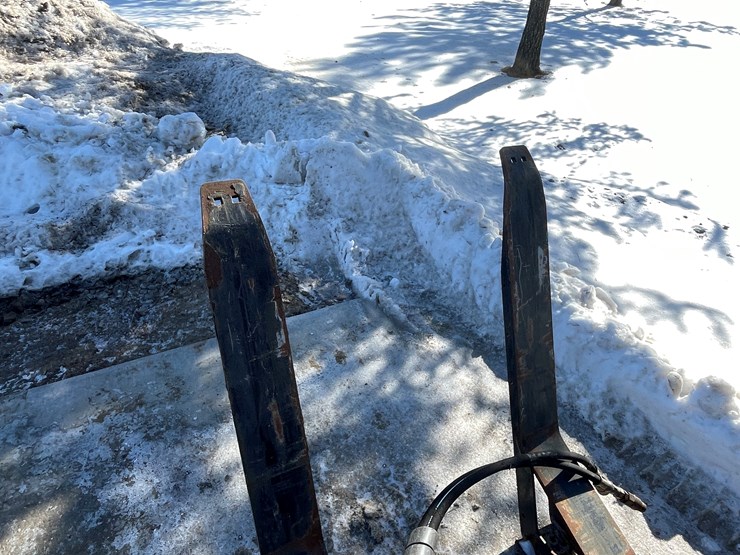 #171-•-boss-quick-cube-skid-steer-mount-salt-spreader-(1)-attachment-&-(4)-cubes-image-6