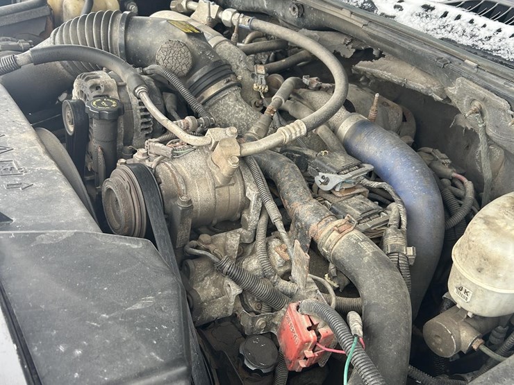 2003-chevrolet-suburban-2500-image-13