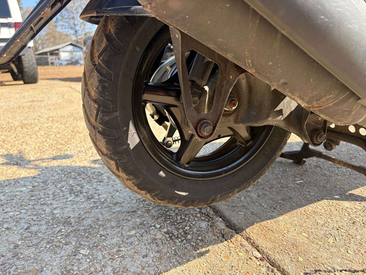 2009-yamaha-zuma-125-gas-moped-(2,532-miles)-image-9