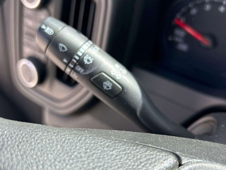 2023-chevrolet-silverado-1500-image-13