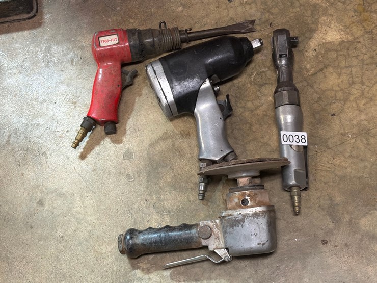 #38-•-lot-of-air-tools-image-1