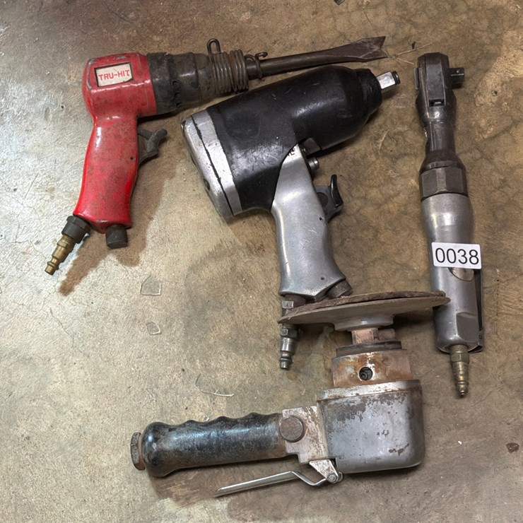 #38 • LOT OF AIR TOOLS