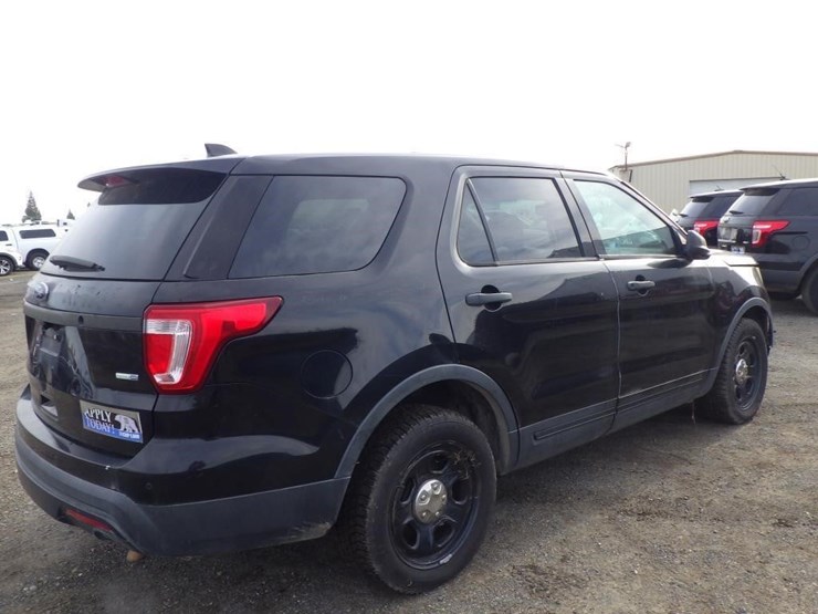 2016-ford-explorer-image-3