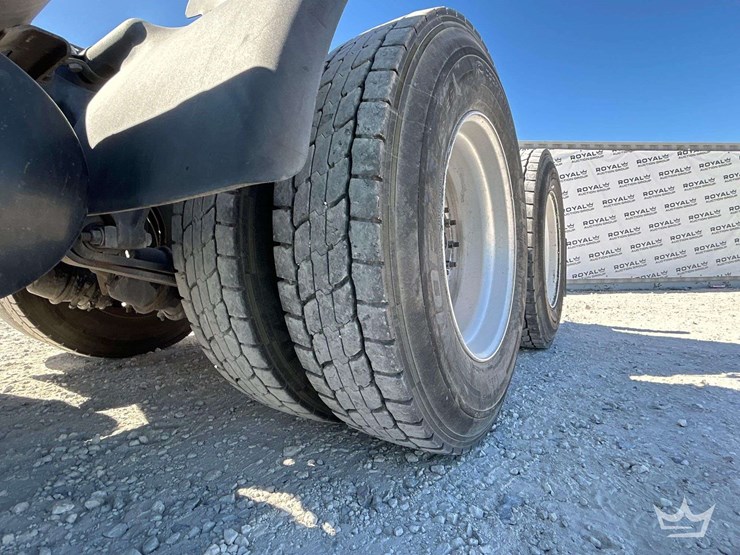 2016-freightliner-cascadia-125-image-30