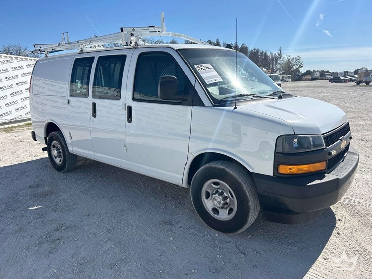 2019-chevrolet-express-2500-image-2