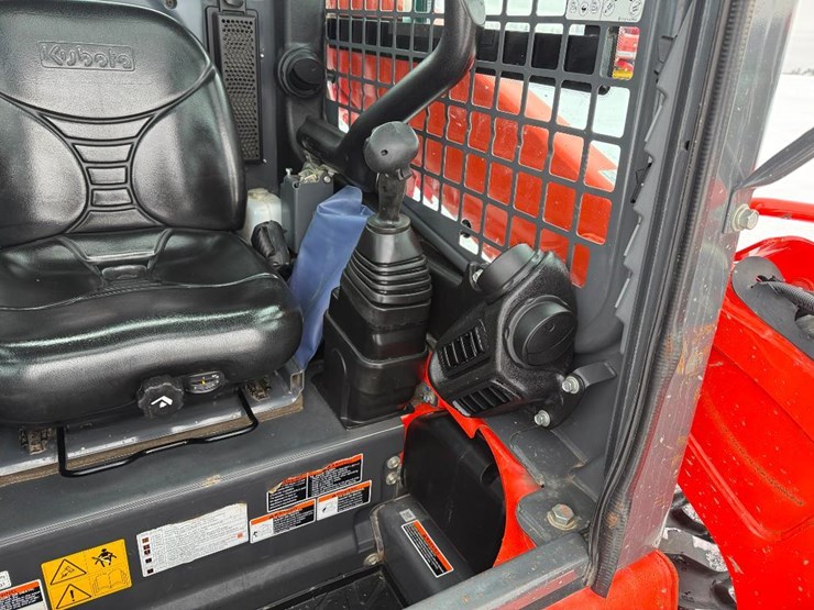 kubota-ssv75-image-31