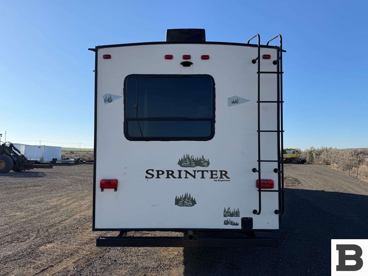 2018-keystone-sprinter-5th-wheel-trailer-image-4