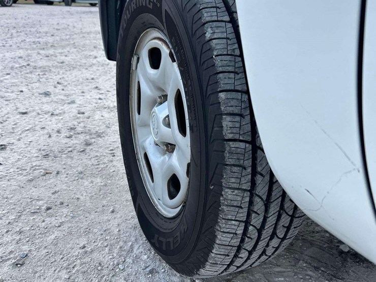 2015-toyota-tacoma-image-19