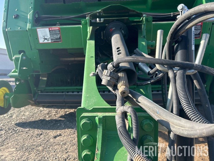 john-deere-561m-image-17