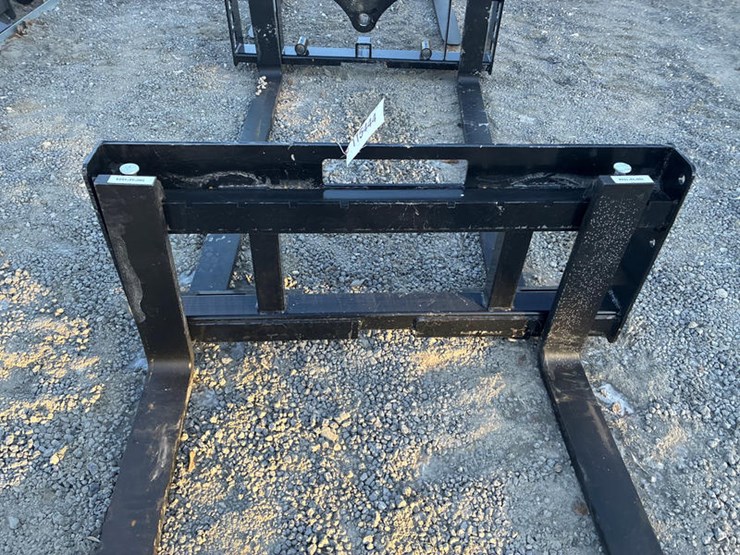 #115444-•-60"-skidsteer-mt-pallet-forks-image-3