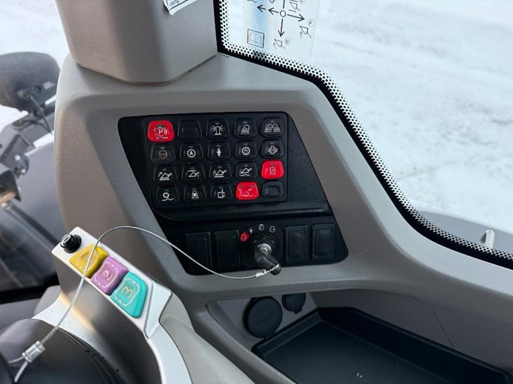 2023-case-621g-xr-image-66