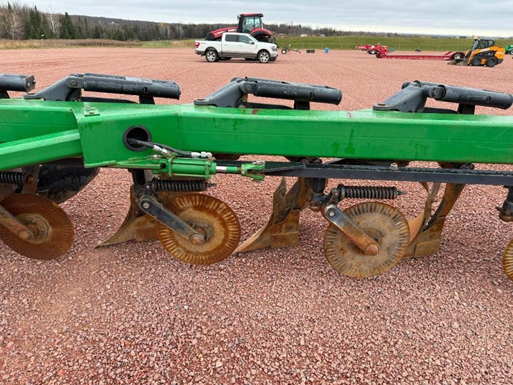 john-deere-2810-image-18