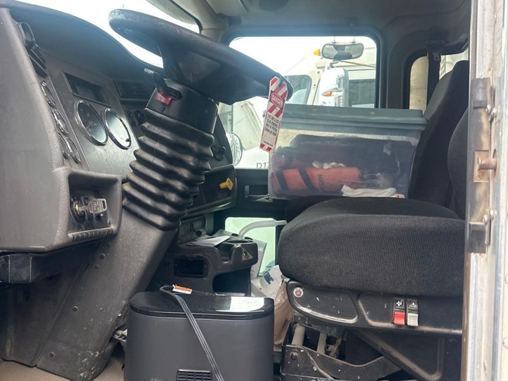 2015-kenworth-t370-image-14