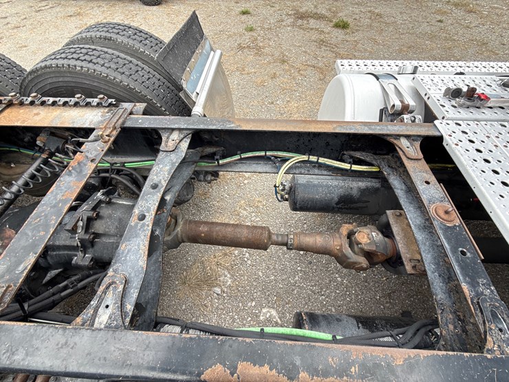 #30930-•-2012-freightliner-coronado-tandem-axle-truck-tract-image-17