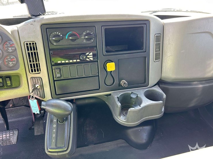 2018-international-durastar-4300-image-17