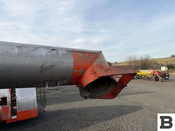 willmar-seed-tender-trailer-image-15