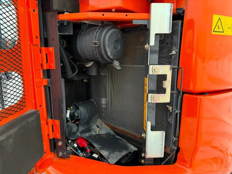 hitachi-zx75us-5-image-39