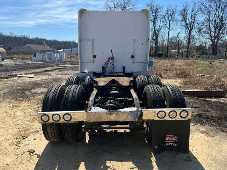 2000-peterbilt-379-image-3