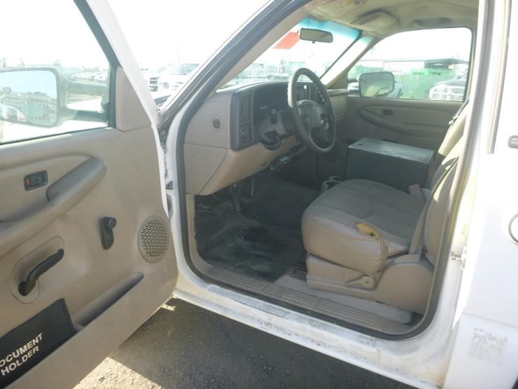 2004-chevrolet-2500-image-8