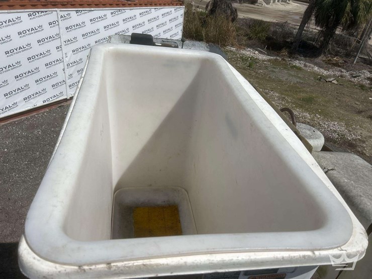 1999-freightliner-fl80-image-37