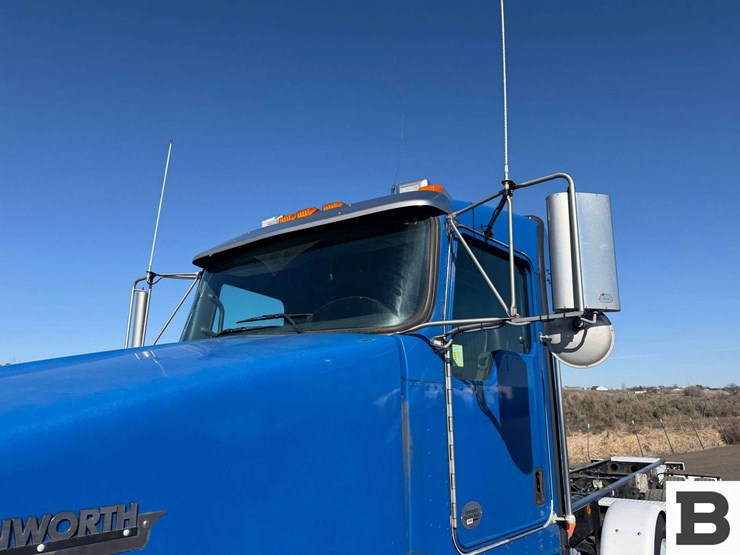 2015-kenworth-t800-image-9