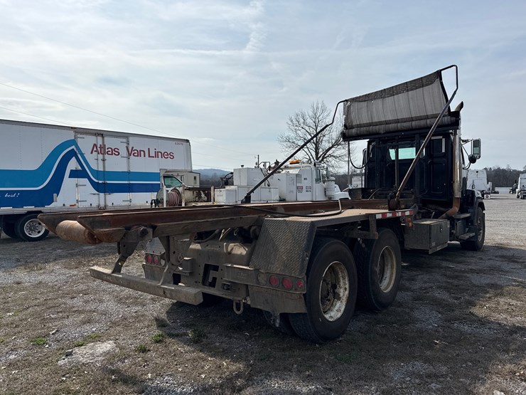 2018-western-star-4700sb-image-3