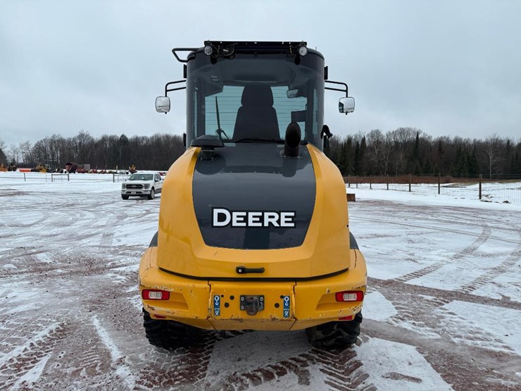 2019-deere-244l-image-5